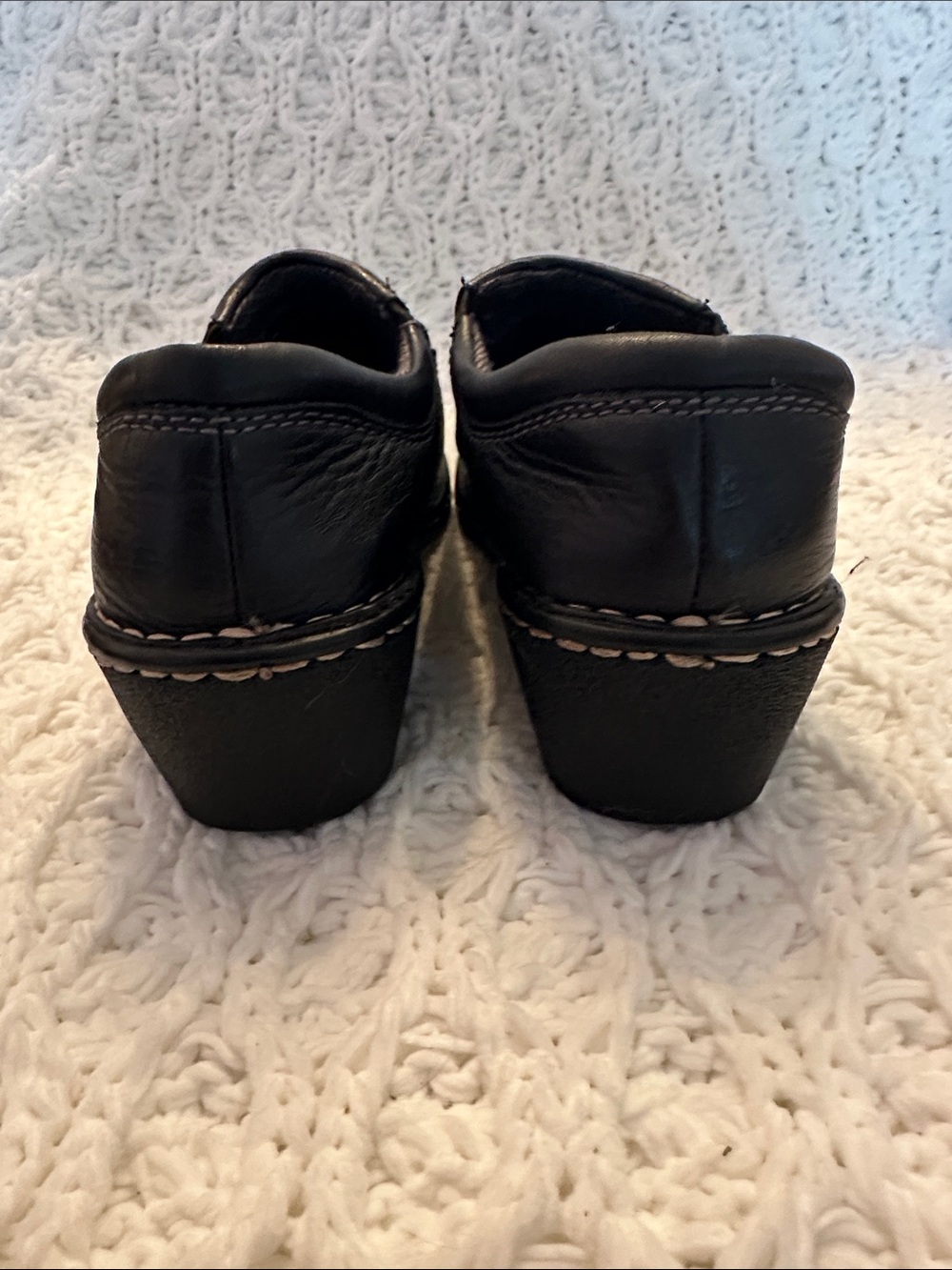 EASTLAND Black Leather Slip-On Clogs with Contrast Stitching Sz6.5 Comfy Quality - Picture 9 of 10